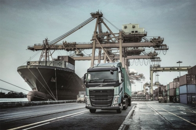 Volvo Trucks เปิดตัวรถหัวลากคันแรกของไทยจัดเต็มเทคโนโลยีความปลอดภัยสุดล้ำ