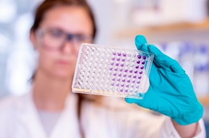 ผลทดลองระยะสามยันวัคซีน AstraZeneca ป้องกันติดเชื้อรุนแรงโควิด-19 ได้ 100%