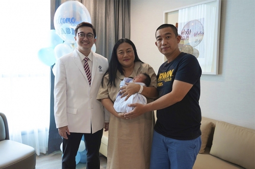&ldquo;โรงพยาบาลนวเวช&rdquo; ร่วมยินดีกับครอบครัวแรกที่คลอดที่นวเวช